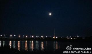 城里的月光把梦照亮