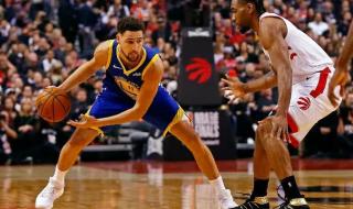 库里后场三分5连中