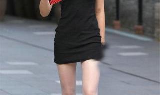 黑色连衣裙怎么搭配