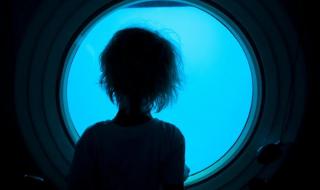 热恋女友竟是亲舅妈 热恋女友竟是亲舅妈